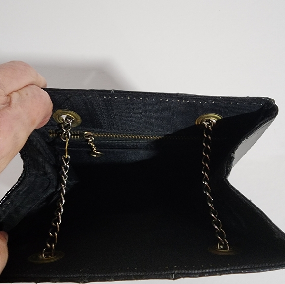 VINTAGE 1970s BLACK SNAKESKIN SMALL BAG WITH DOUBLE CHAIN HANDLES EXCELLENT COND - Picture 7 of 8